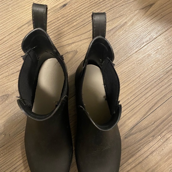 Jack Rogers Sallie Chelsea Rain Boot Black
Rubber Ankle Bootie Women's Size 10 - Picture 4 of 5